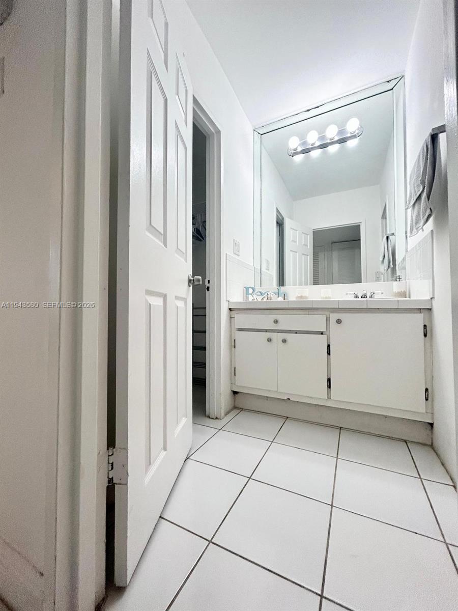 100 Lincoln Road, Unit 524 Miami Beach, FL 33139 - Photo 5 of 7