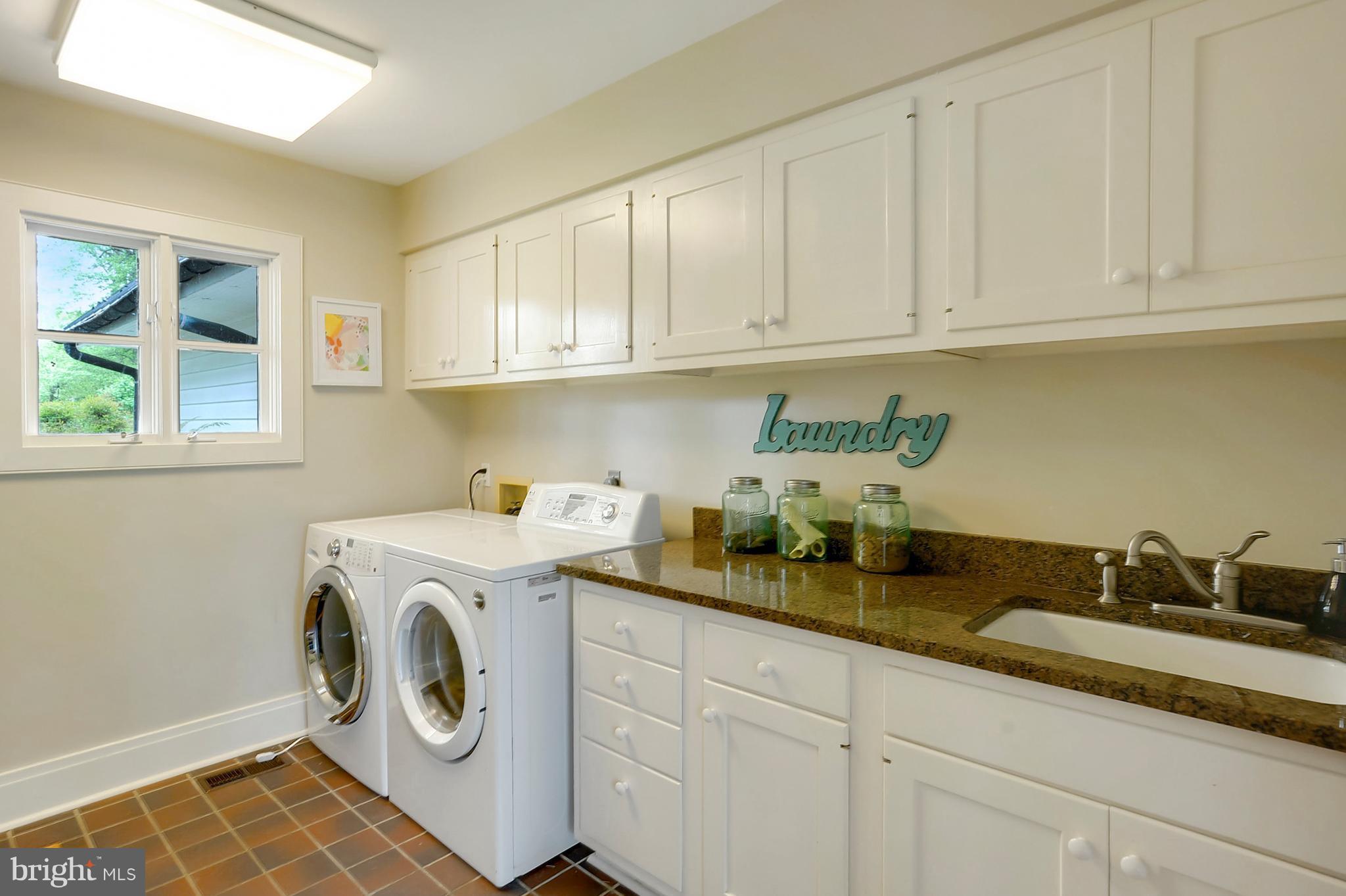 700 Seagull Beach Road Prince Frederick, MD 20678 - Photo 20 of 30 a utility room with sink dryer and washer
