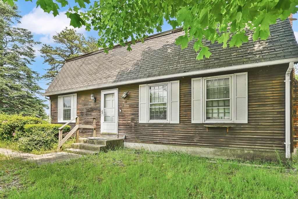 36 County Road Holyoke, MA 01040 - Photo 2 of 35