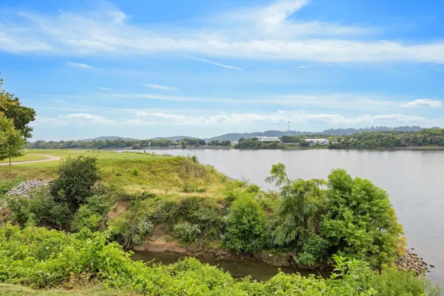 $549,900 | 1220 Bridgewater Lane, Chattanooga, TN 37405