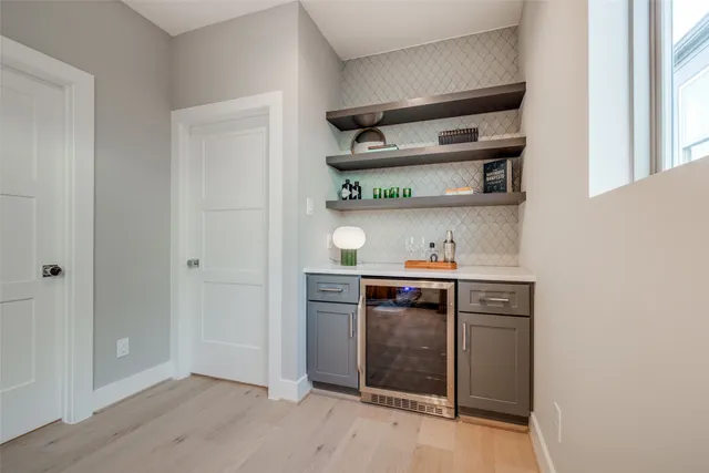 $899,900 | 711 East 26th Street, Houston, TX 77009