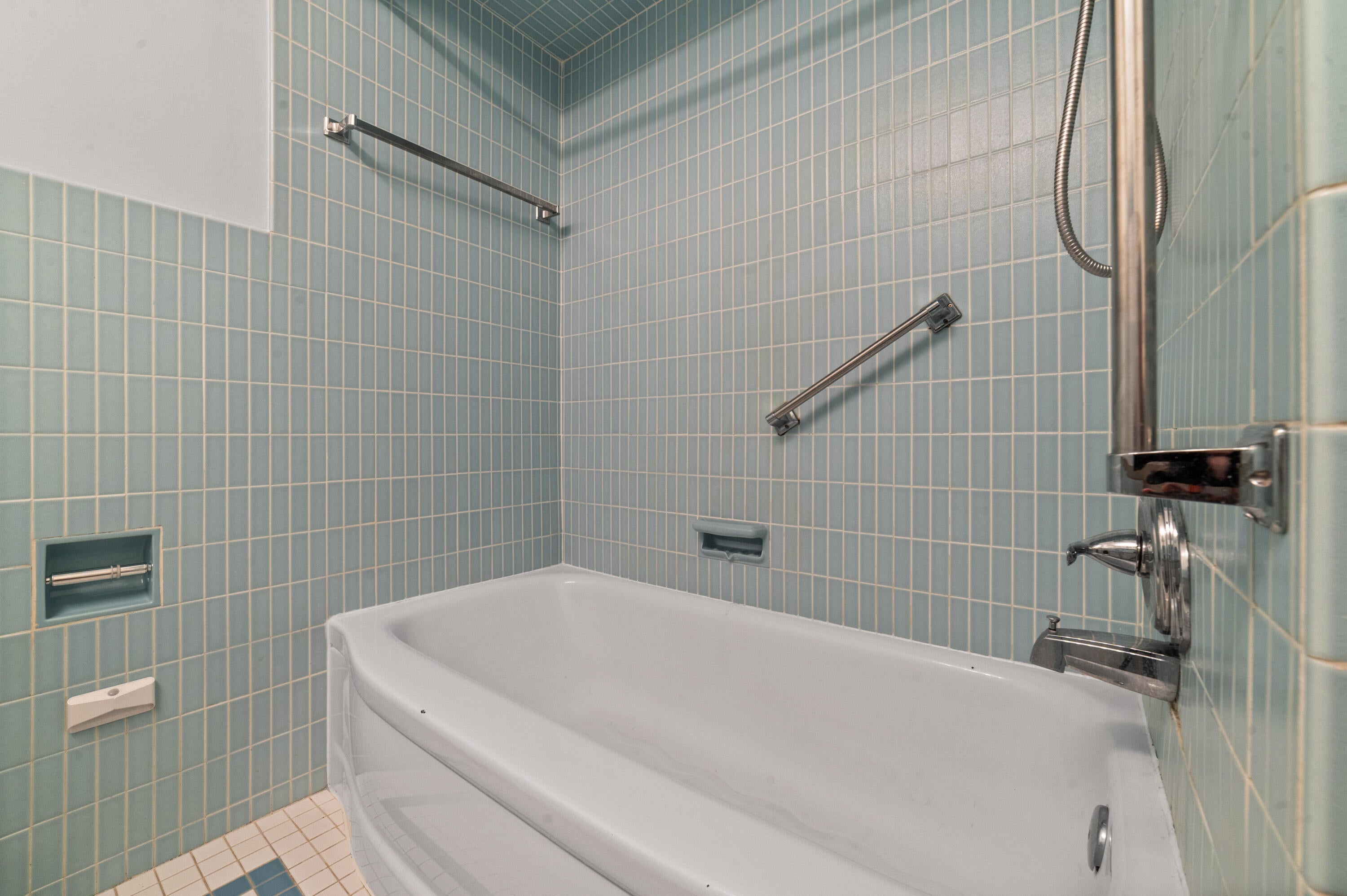 206 Hayes Road Gaylord, MI 49735 - Photo 20 of 51 Full Hallway Bath
