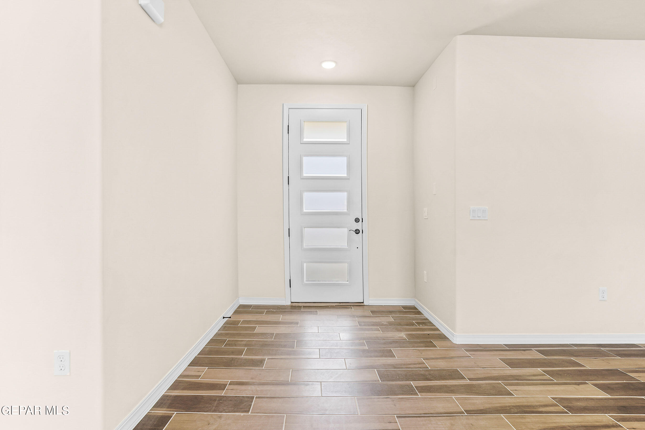 871 Country Club Road, Unit 4E El Paso, TX 79932 - Photo 26 of 34 a view of a small space with wooden floor