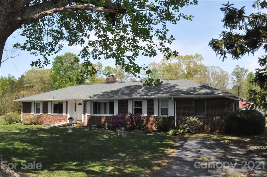 501 Redland Road Landrum, SC 29356 - Photo 2 of 38 a front view of a house with a garden