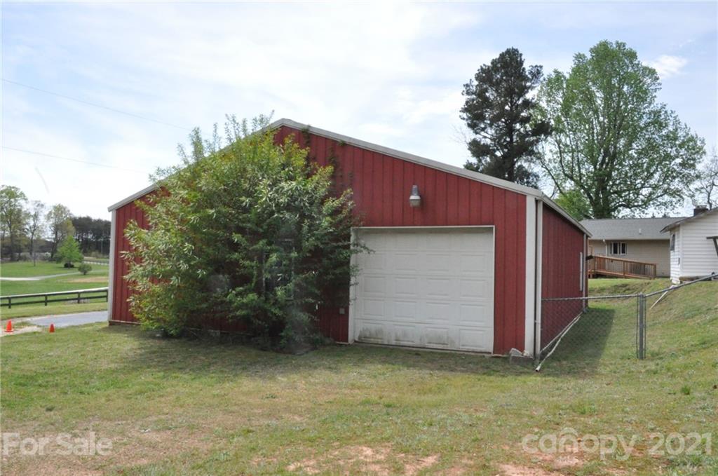 501 Redland Road Landrum, SC 29356 - Photo 31 of 38 a backyard of a house with lots of green space