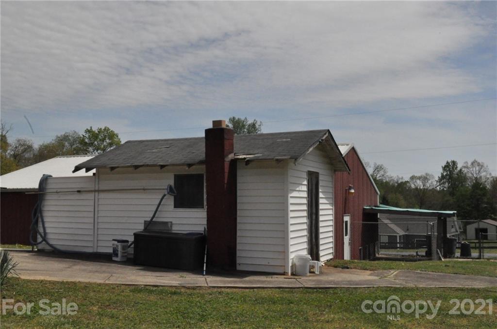 501 Redland Road Landrum, SC 29356 - Photo 38 of 38 a front view of a house with a garden