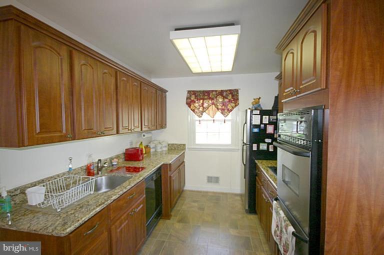 497 St Barbara Lane Odenton, MD 21113 - Photo 2 of 25 a kitchen with stainless steel appliances granite countertop a sink stove and cabinets