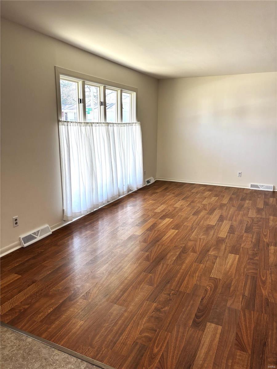 501 Maple Street Greenville, IL 62246 - Photo 5 of 38