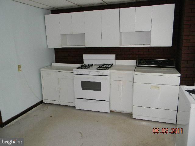 2033 Hollins Ferry Road Baltimore, MD 21230 - Photo 1 of 7 Kitchen