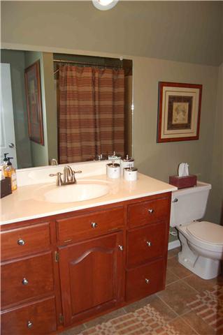 1082 Rip Steele Road Columbia, TN 38401 - Photo 17 of 20 Upstairs Full Bath