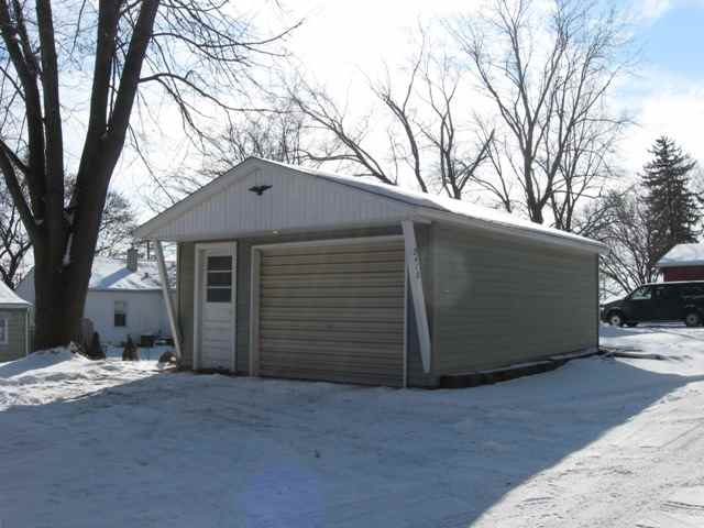 2410 Telegraph Road Davenport, IA 52804 - Photo 6 of 6 Gallery Image 6