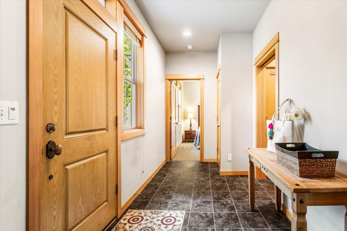 57112 Evergreen Loop, Unit 35 Sunriver, OR 97707 - Photo 16 of 38 16-Entry