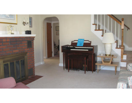 38 Newcastle Road Peabody, MA 01960 - Photo 3 of 6 Gallery Image 3