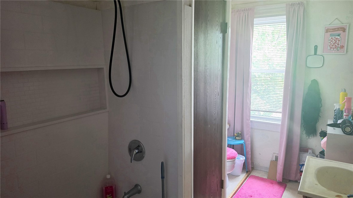 148 Parkway Rochester, NY 14608 - Photo 14 of 18 Upstairs Apt #2 Bathroom