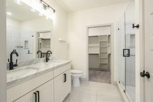 a en suite bathroom with a toilet sink and shower