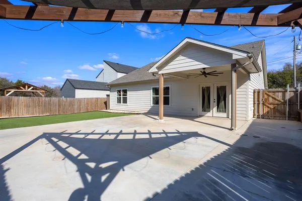 a view of a house with a backyard