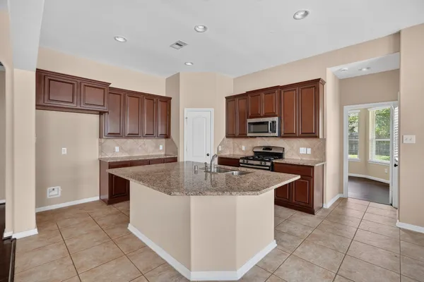 $2,600 | 15 Butternut Grove Place, Tomball, TX 77375