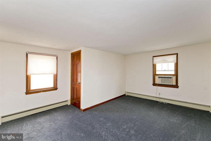 1610 South Loudoun Street Winchester, VA 22601 - Photo 23 of 38 an empty room with a window