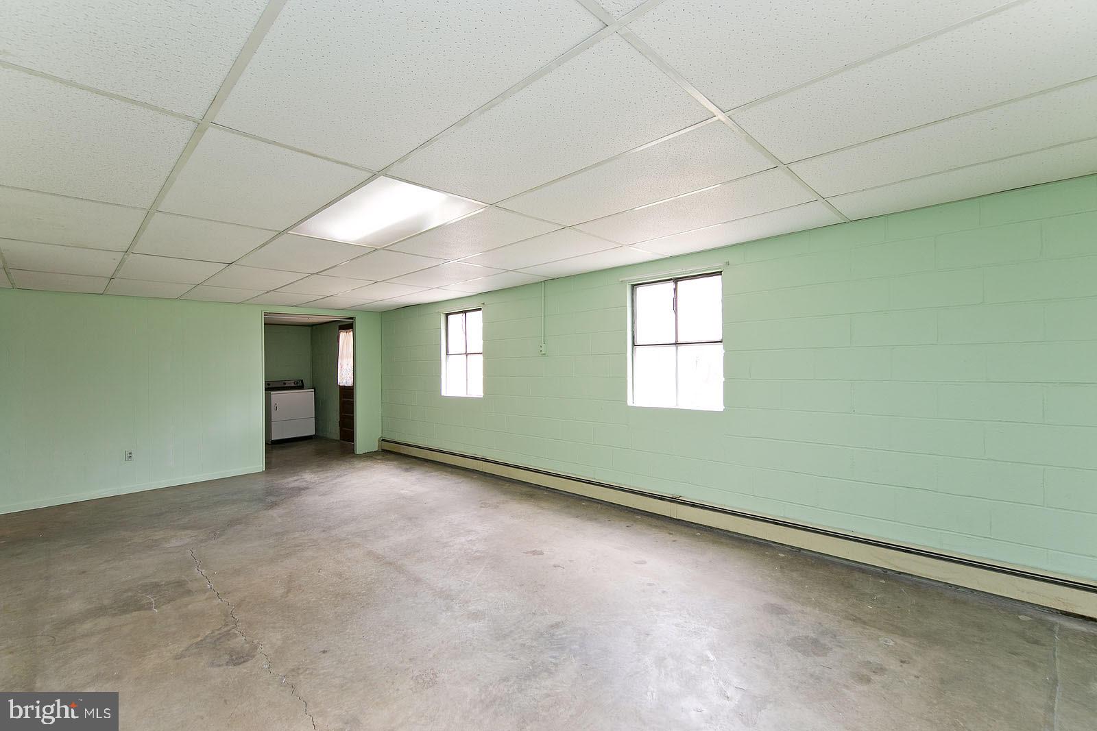 1610 South Loudoun Street Winchester, VA 22601 - Photo 33 of 38 an empty room with windows