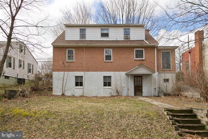 1610 South Loudoun Street Winchester, VA 22601 - Photo 34 of 38 a front view of a house with a yard