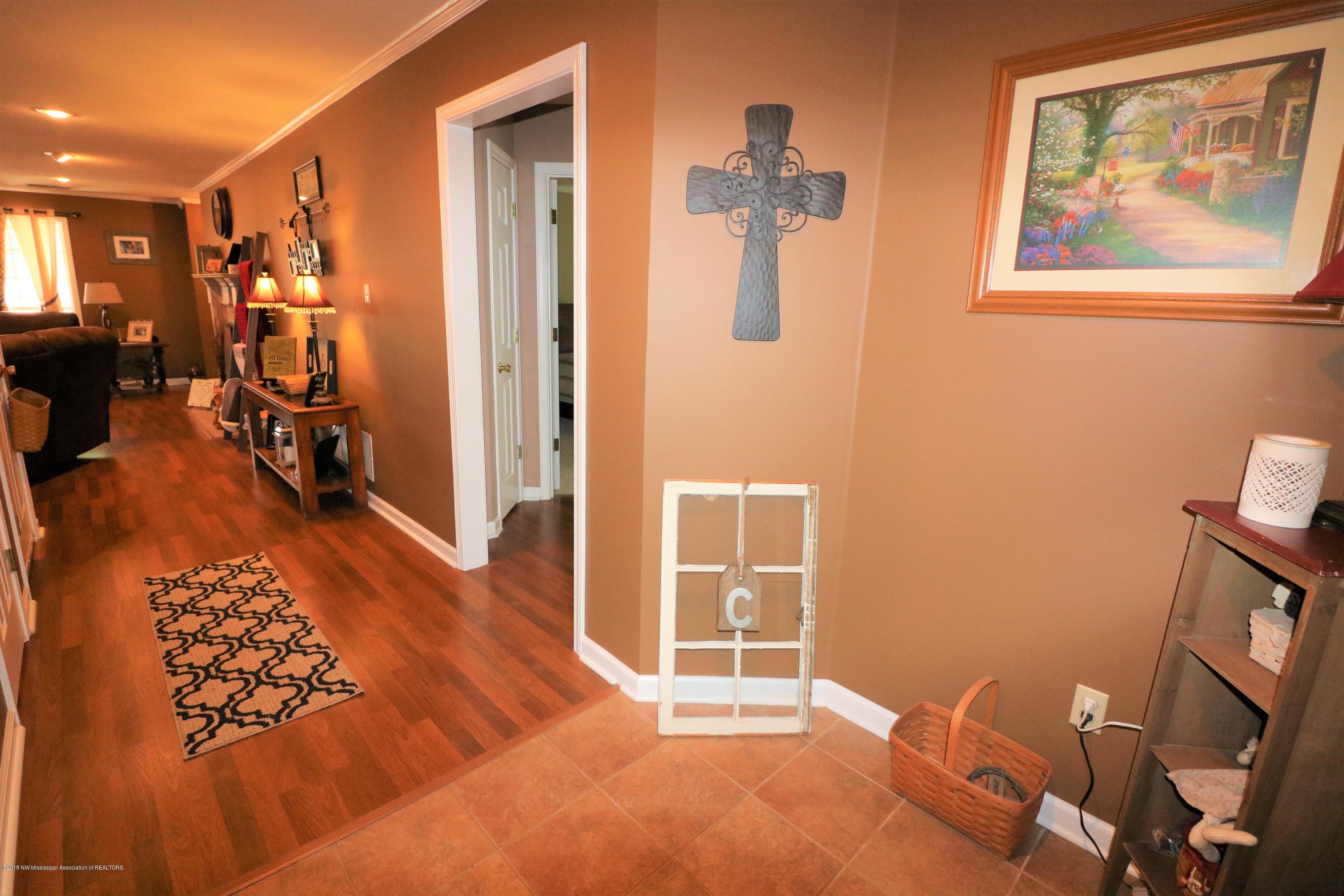 447 Timber Way South Hernando, MS 38632 - Photo 2 of 26 IMG_2639