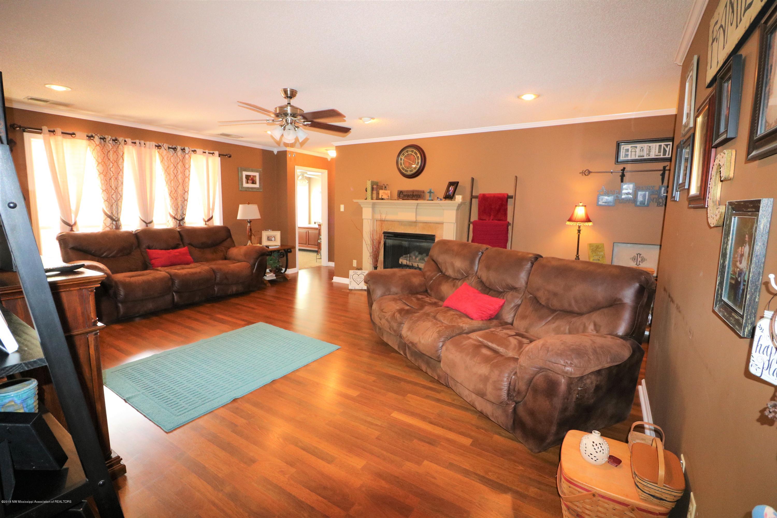 447 Timber Way South Hernando, MS 38632 - Photo 5 of 26 IMG_2641