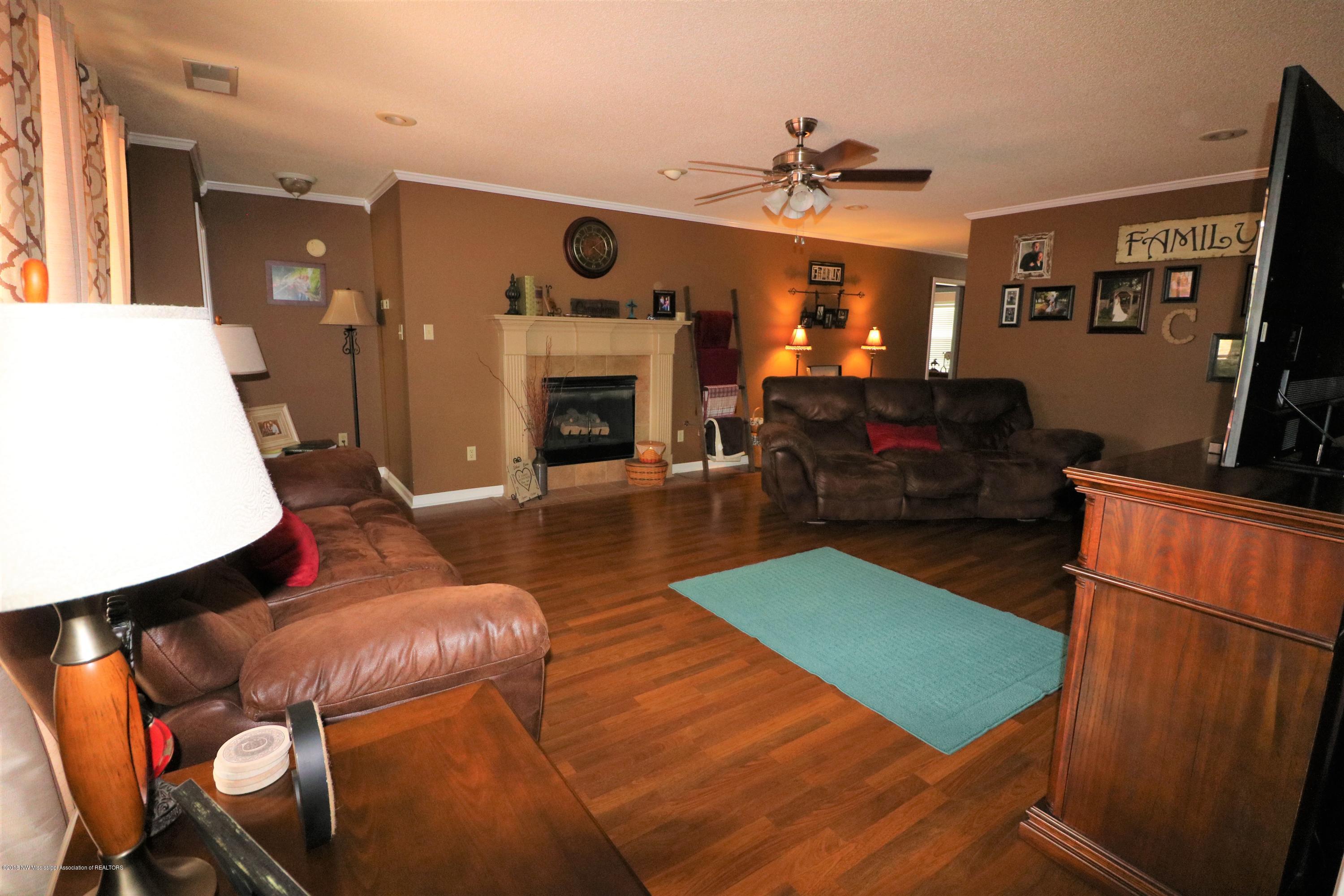 447 Timber Way South Hernando, MS 38632 - Photo 6 of 26 IMG_2679