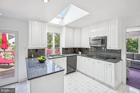 $649,900 | 2 Warwick Court, Mount Laurel, NJ 08054