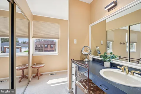 $649,900 | 2 Warwick Court, Mount Laurel, NJ 08054