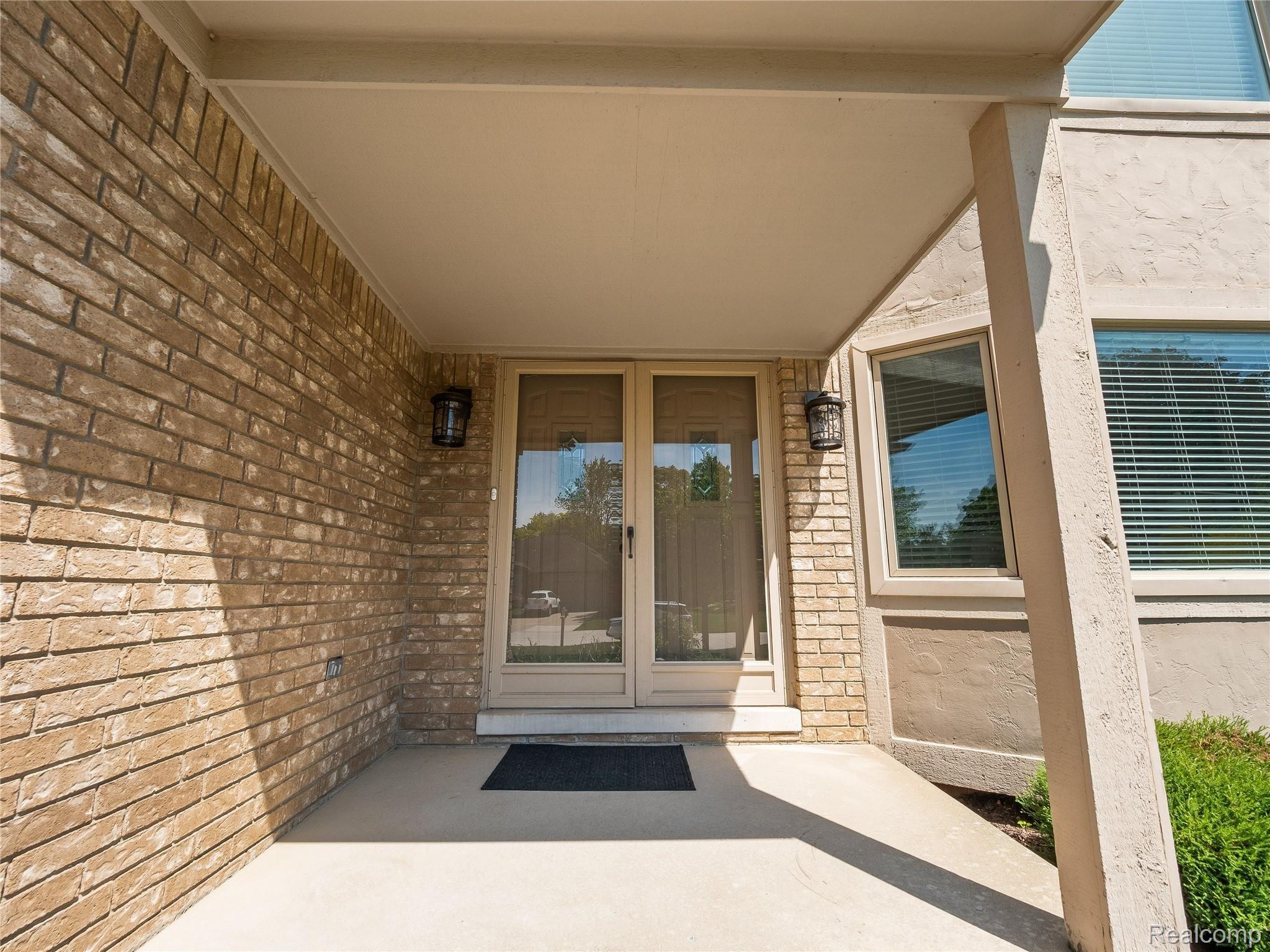 1634 Crestline Ln Rochester Hills sJune 04, 202035.jpg