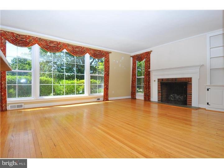 216 Spruce Tree Road Wayne, PA 19087 - Photo 3 of 16 Living Room