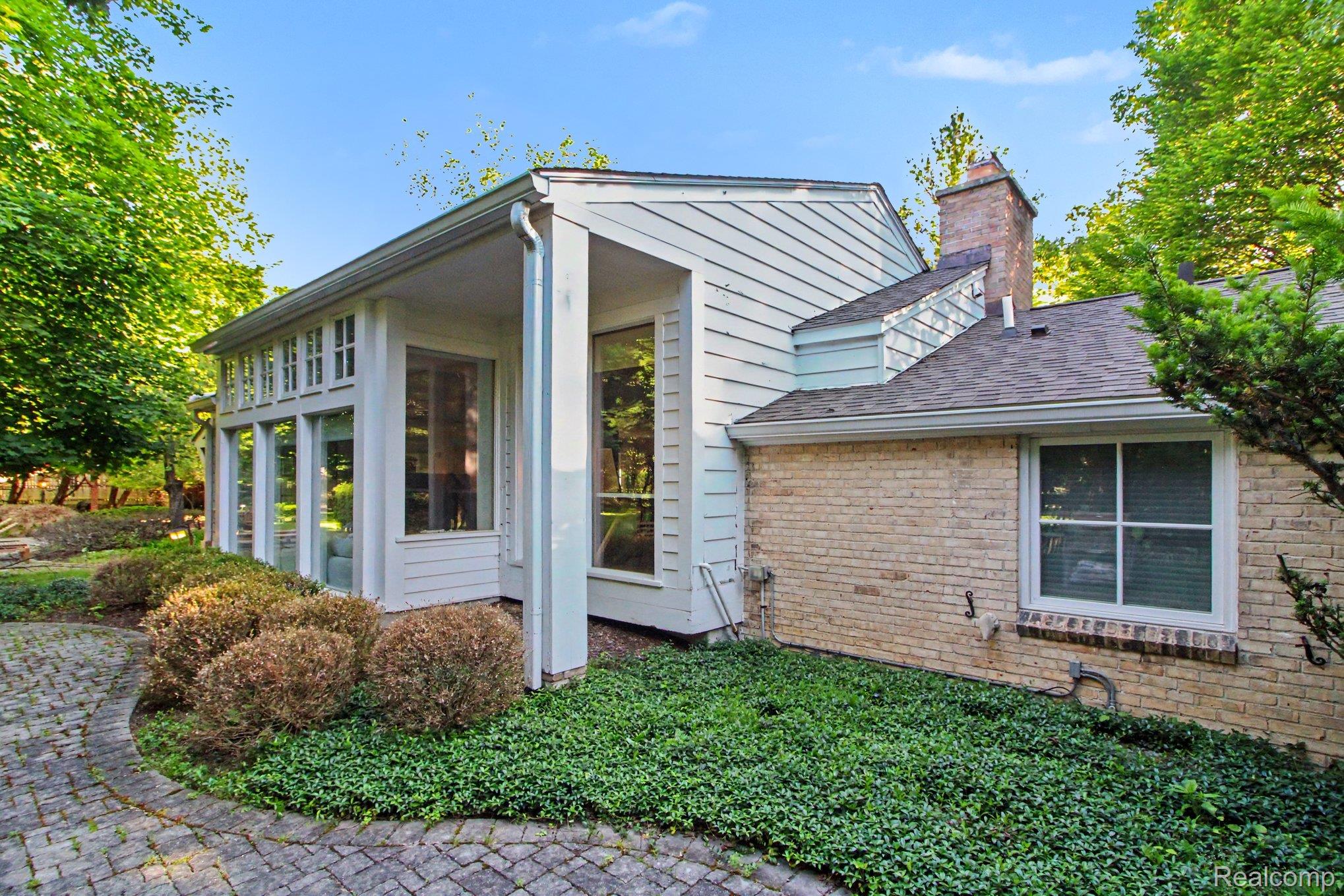 26580 Wellington Road Franklin, MI 48025 - Photo 48 of 61 Brick Walk