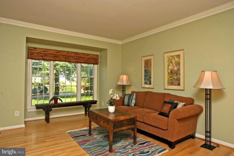 3429 Hidden River View Road Annapolis, MD 21403 - Photo 16 of 29 Living Room