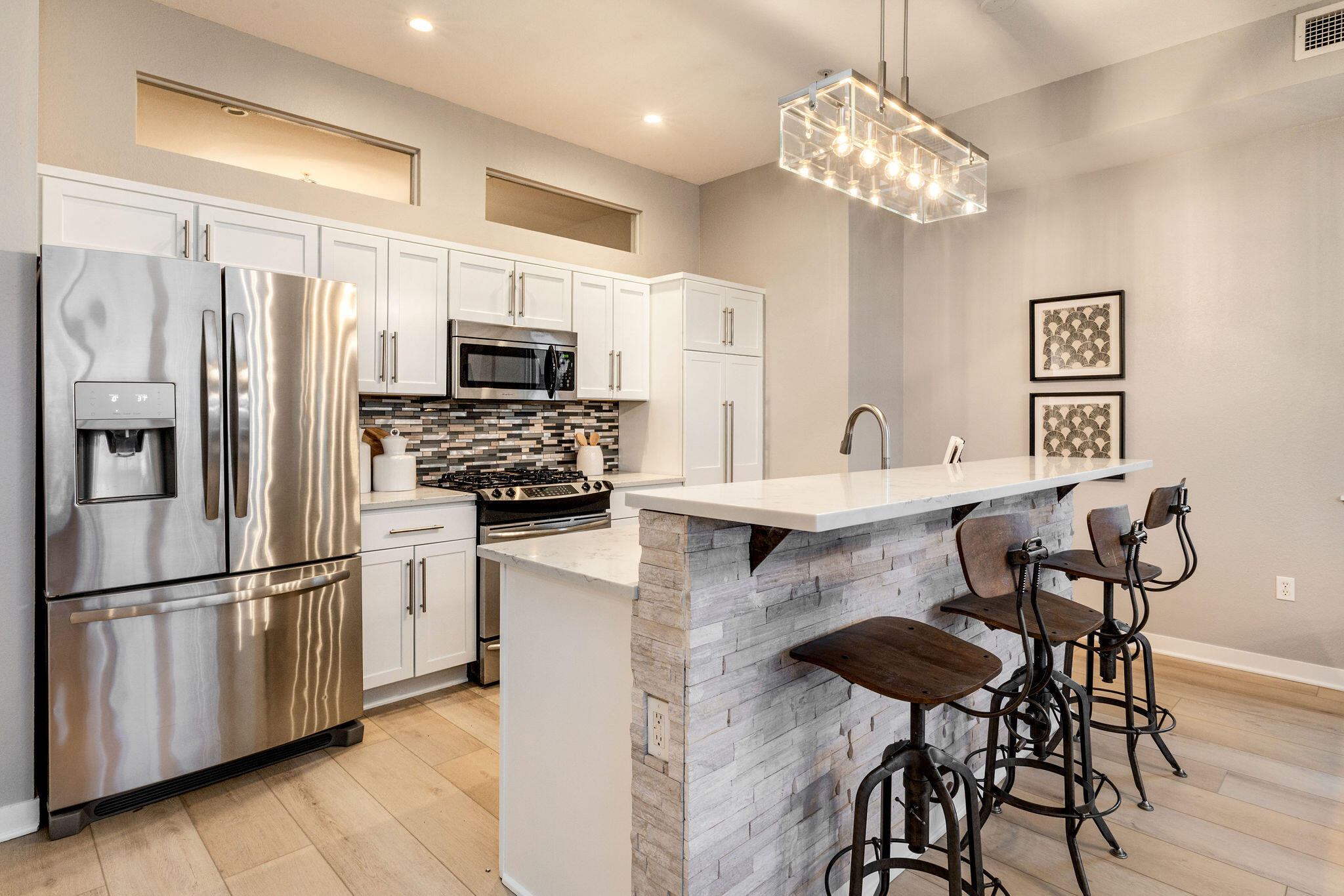 106 West Seeboth Street, Unit 820 Milwaukee, WI 53204 - Photo 2 of 16 Kitchen
