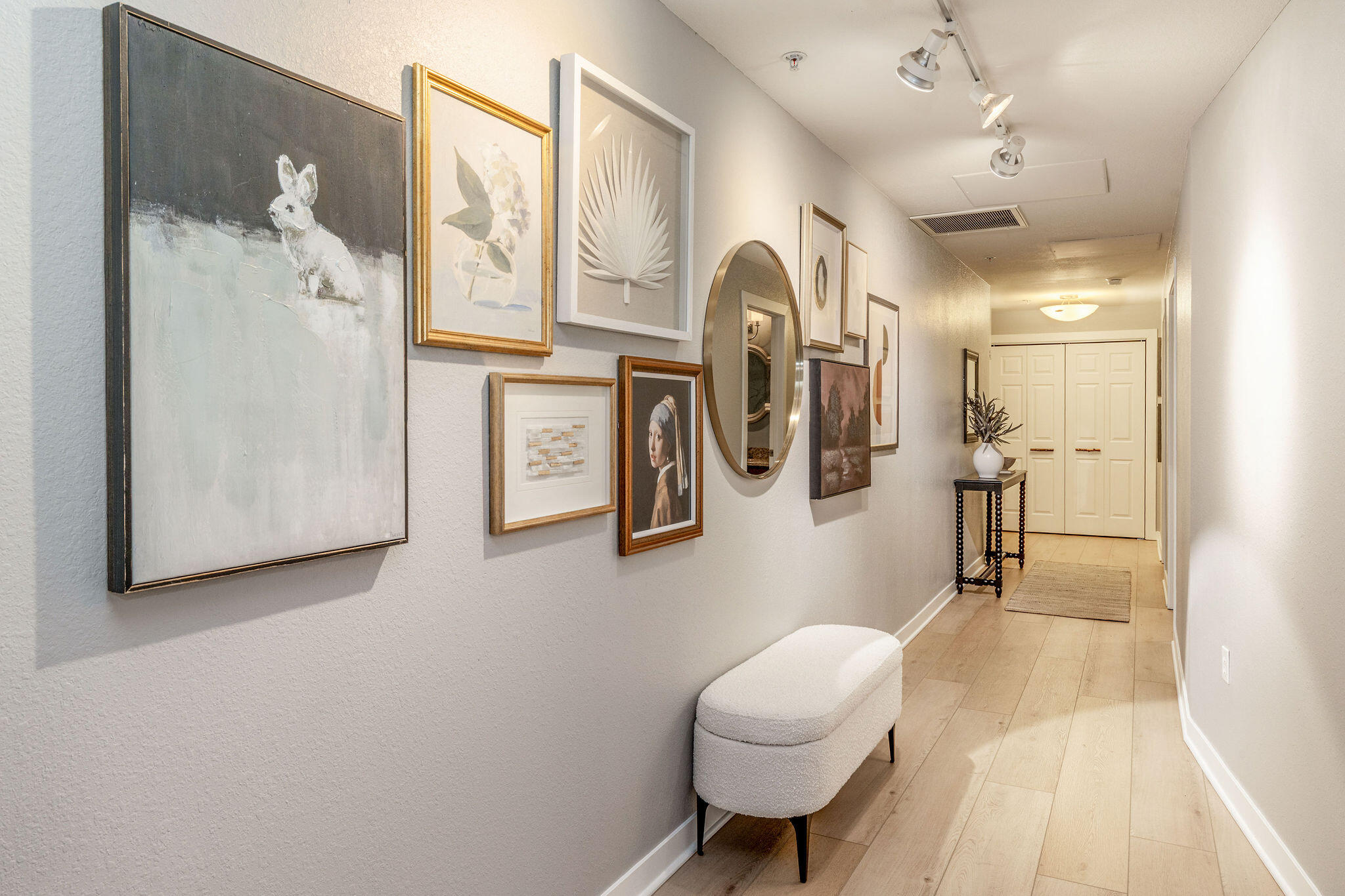 106 West Seeboth Street, Unit 820 Milwaukee, WI 53204 - Photo 7 of 16 Hallway