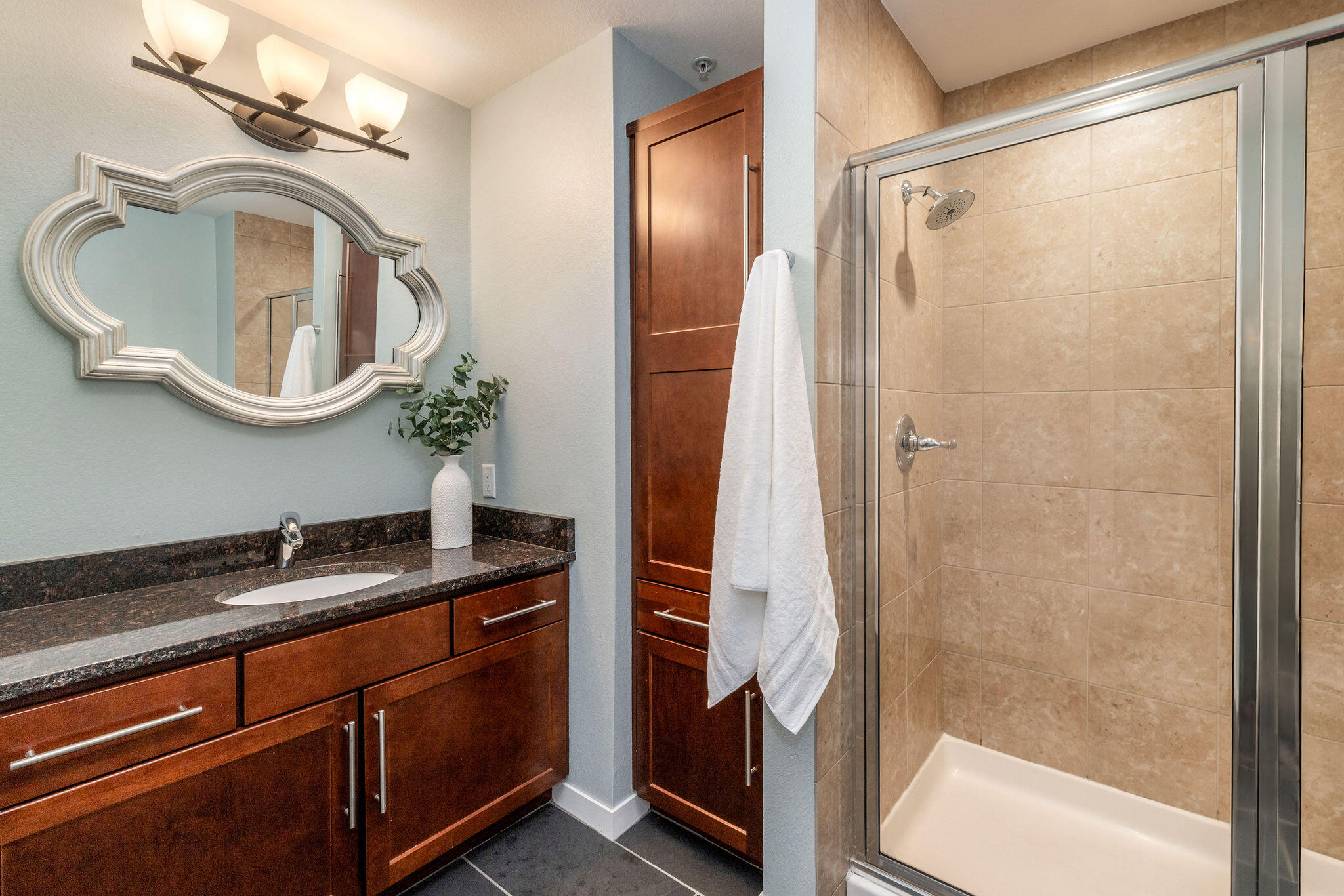 106 West Seeboth Street, Unit 820 Milwaukee, WI 53204 - Photo 9 of 16 Primary Bathroom