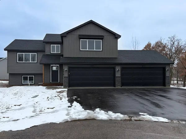 $505,000 | 8733 90th Avenue, Milaca, MN 56353