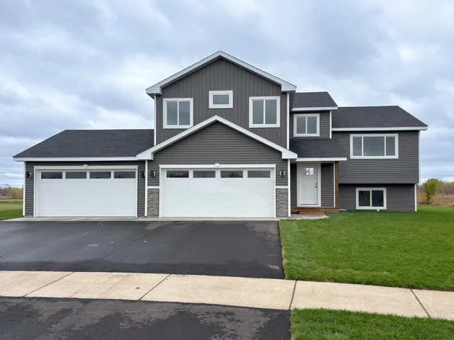$505,000 | 8733 90th Avenue, Milaca, MN 56353