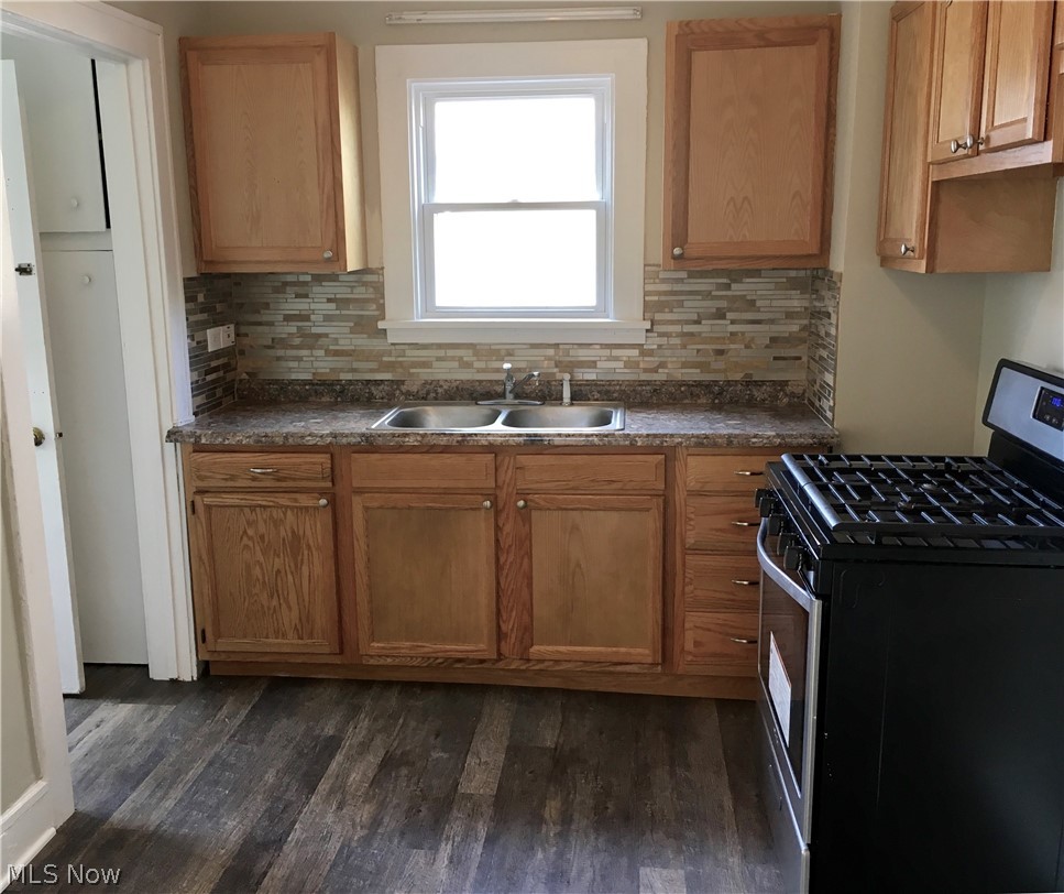3558 Bainbridge Road Cleveland Heights, OH 44118 - Photo 2 of 24