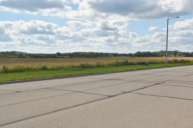 $65,900 | Lot 11 Sommerset Spring Green, Spring Green, WI 53588