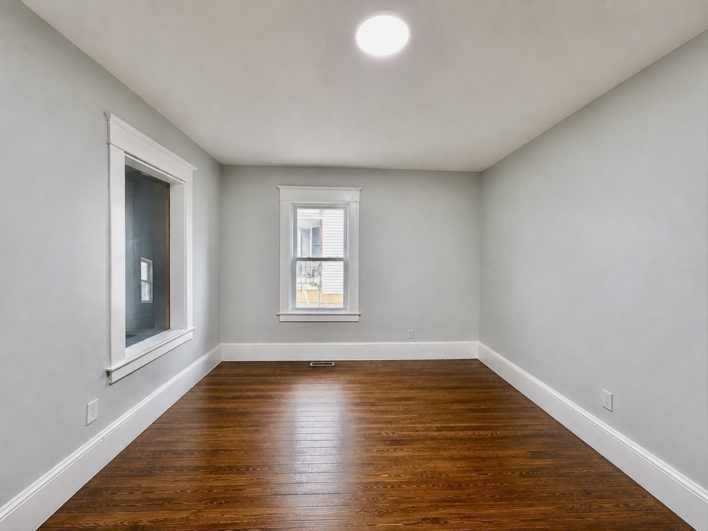 27 Loring Street Springfield, MA 01105 - Photo 3 of 29
