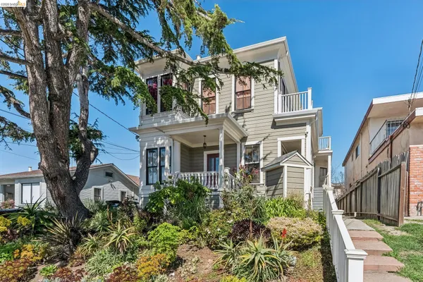 $775,000 | 1374 East 32nd Street, Oakland, CA 94602