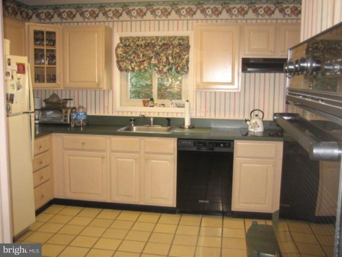 2306 Sugarcone Road Baltimore, MD 21209 - Photo 11 of 14 Kitchen #2