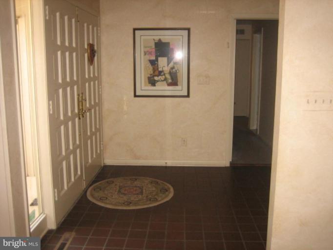 2306 Sugarcone Road Baltimore, MD 21209 - Photo 6 of 14 Entrance / Foyer