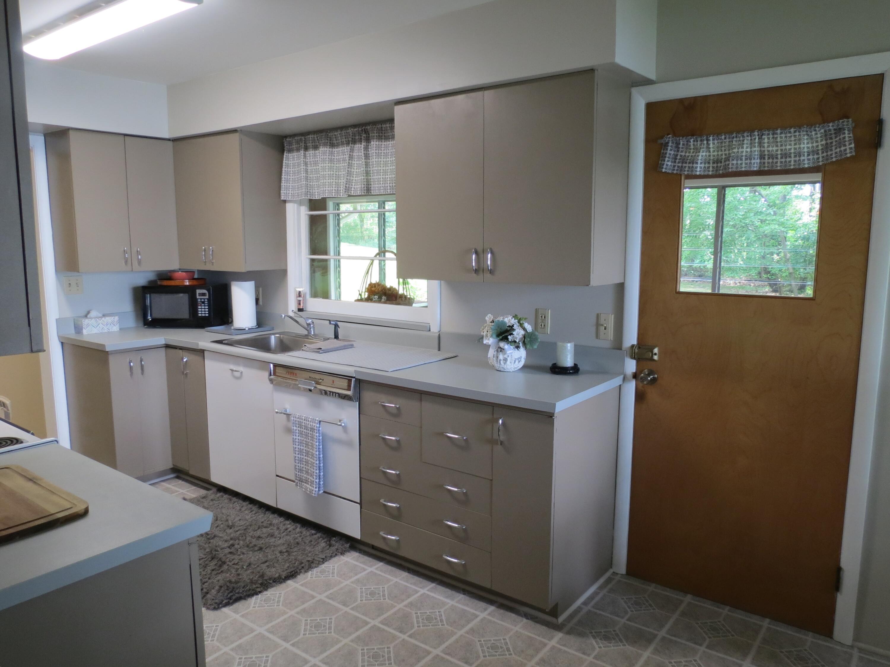 890 White Lake Road Pleasant Lake, MI 49272 - Photo 16 of 85 Spotless kitchen!