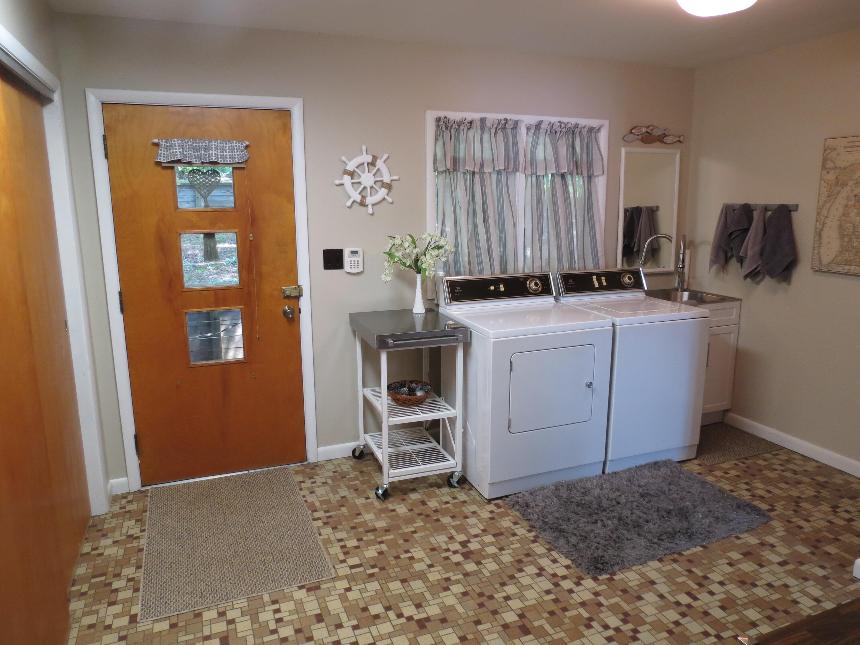 890 White Lake Road Pleasant Lake, MI 49272 - Photo 37 of 74 Spacious laundry - entry