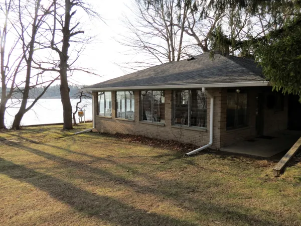 $579,900 | 890 White Lake Road, Pleasant Lake, MI 49272