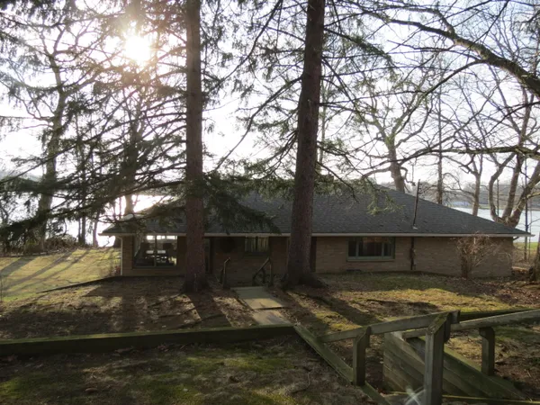 $579,900 | 890 White Lake Road, Pleasant Lake, MI 49272