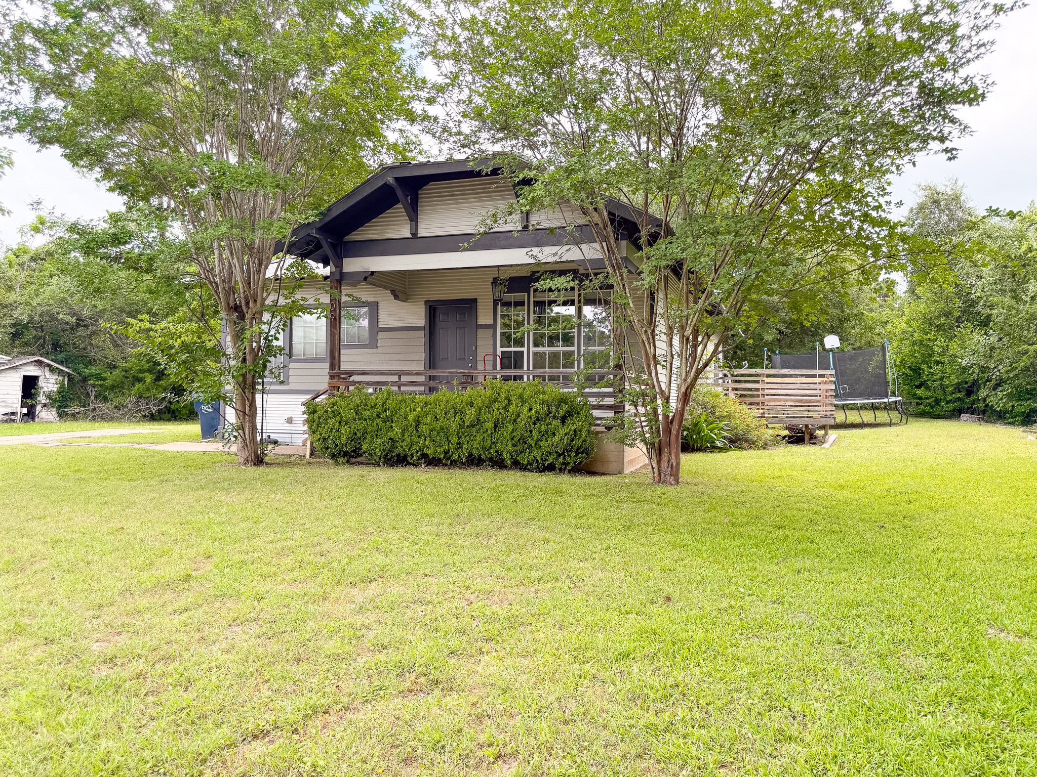 209 Joseph Street Brenham, TX 77833 - Photo 2 of 14