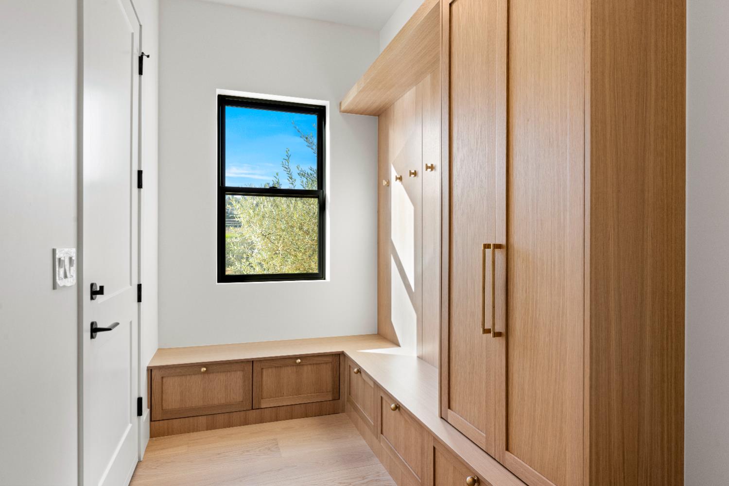 2735 Rattlesnake Road Newcastle, CA 95658 - Photo 40 of 84 a bathroom with a bathtub and shower